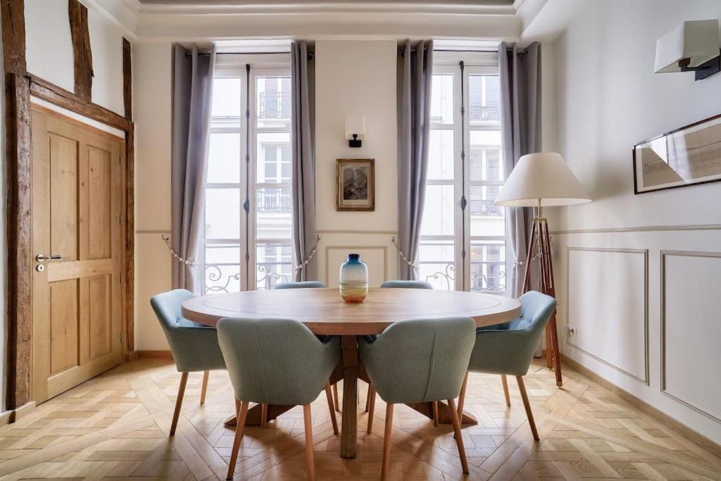 Grandiose Appartement Au Coeur De Parijs Buitenkant foto