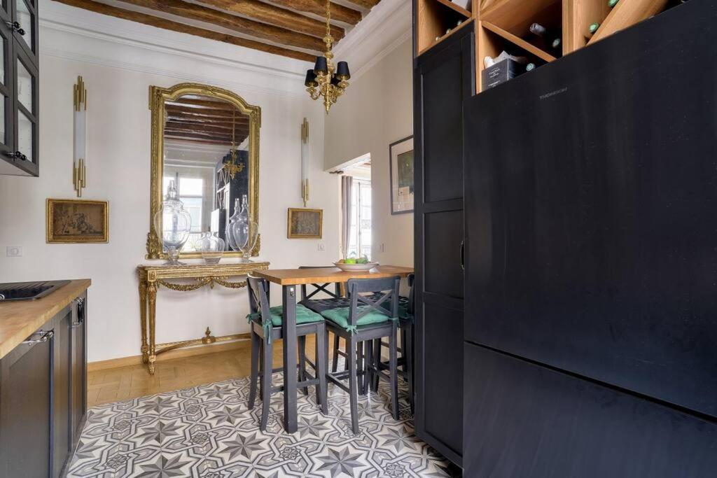 Grandiose Appartement Au Coeur De Parijs Buitenkant foto